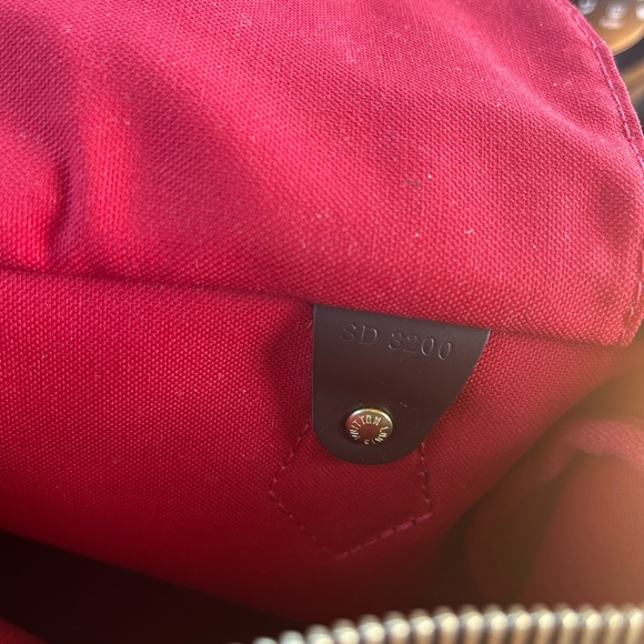 Selling my LV Speedy 25. Parting ways with this bag to purchase a bigger one. - Picture 7 of 7